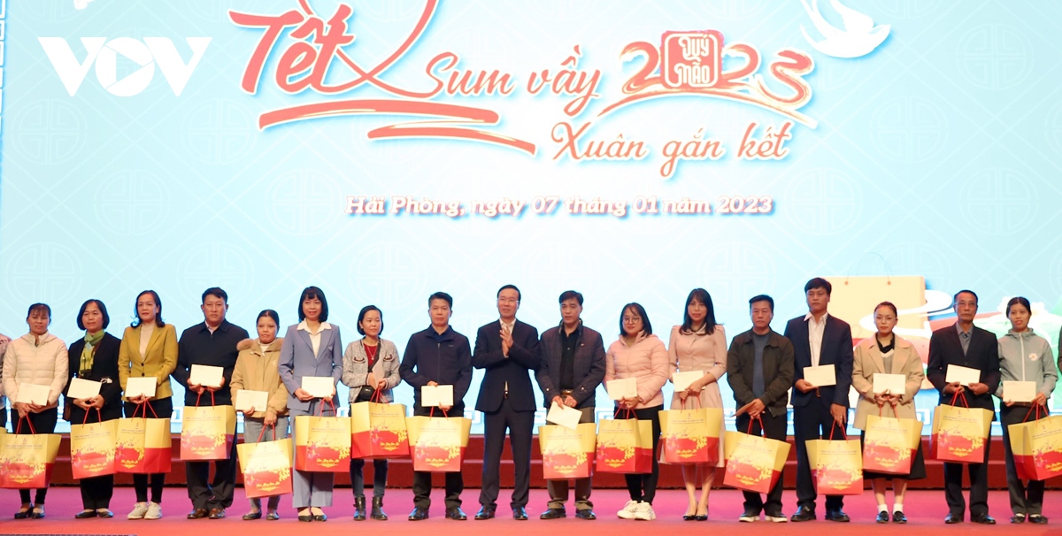 thuong truc ban bi thu du chuong trinh tet sum vay xuan gan ket hinh anh 2