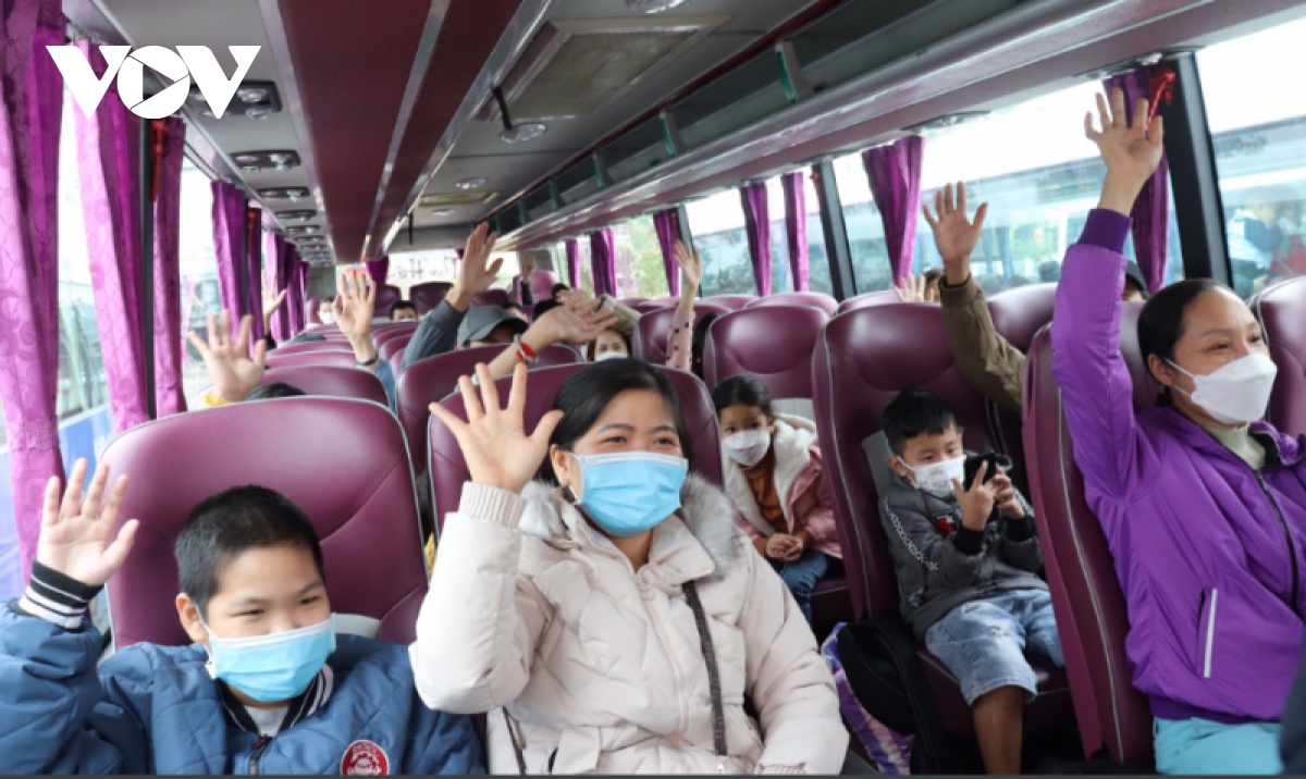 Da nang to chuc 70 chuyen xe cong Doan dua cong nhan ve que don tet hinh anh 1