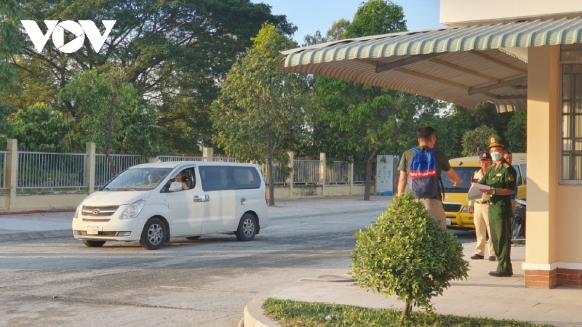 xuan tren duong tuan tra bien gioi tay nam hinh anh 11