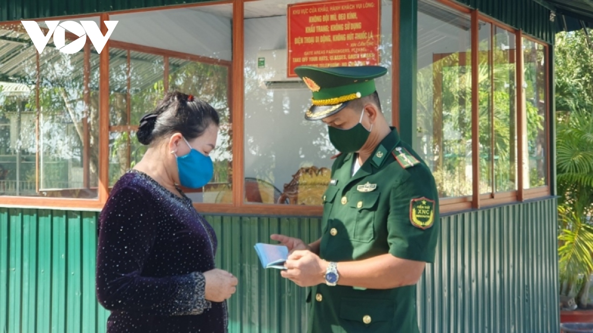 xuan tren duong tuan tra bien gioi tay nam hinh anh 7