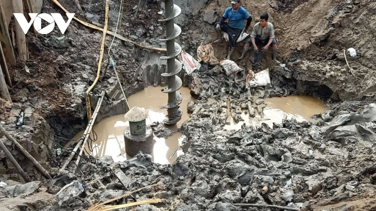 hy vong phep mau xay ra voi be trai lot xuong tru be tong rong, sau 35m hinh anh 3