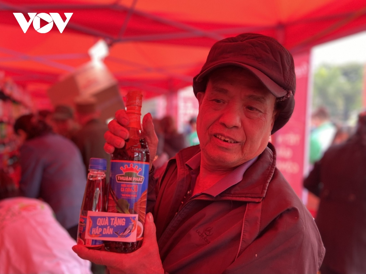 1.000 ho gia dinh ngheo tai thu do duoc di cho tet mien phi hinh anh 6