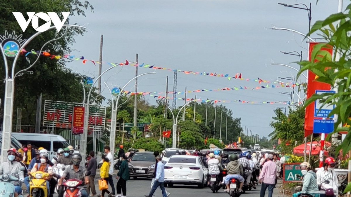cac diem du lich o Dbscl nhon nhip khach du xuan hinh anh 3