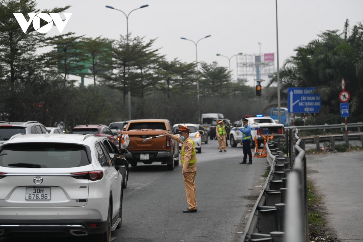 giao thong ha noi un tac nhe sau ky nghi tet nguyen dan hinh anh 11