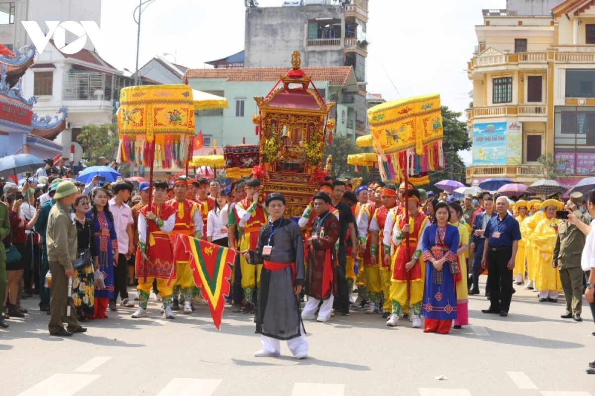 hang van nguoi du khai hoi Den ky cung - ta phu 2023 hinh anh 3