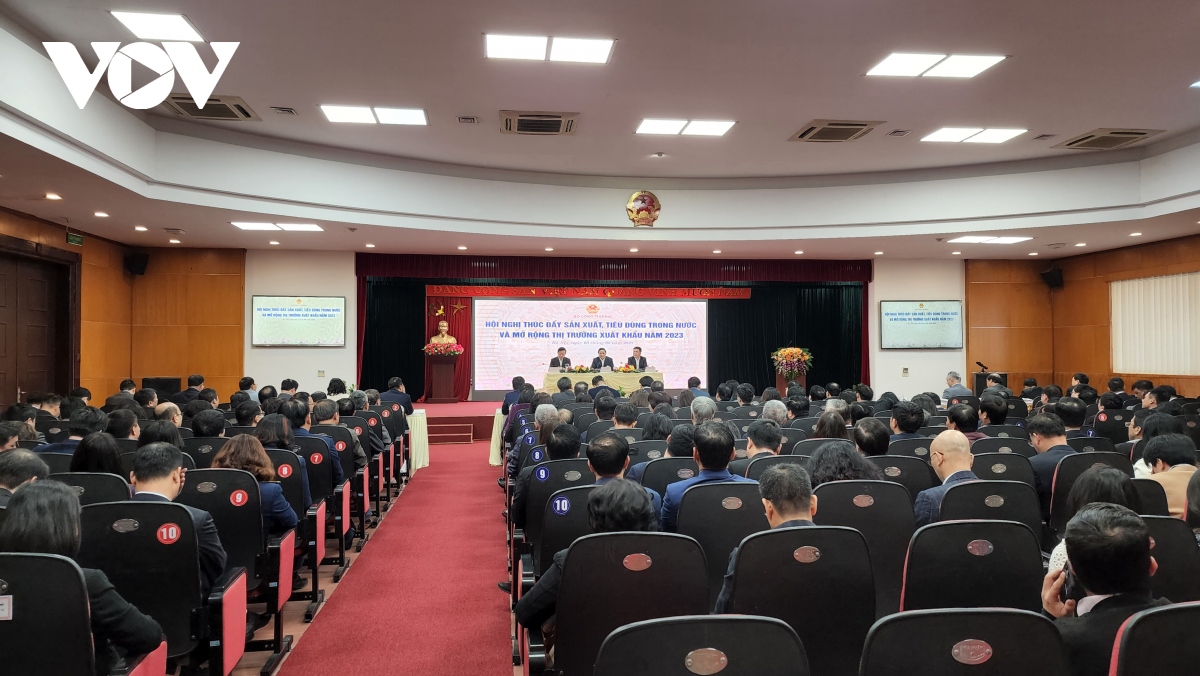 thu tuong du hoi nghi thuc day san xuat, tieu dung trong nuoc va xuat khau 2023 hinh anh 3