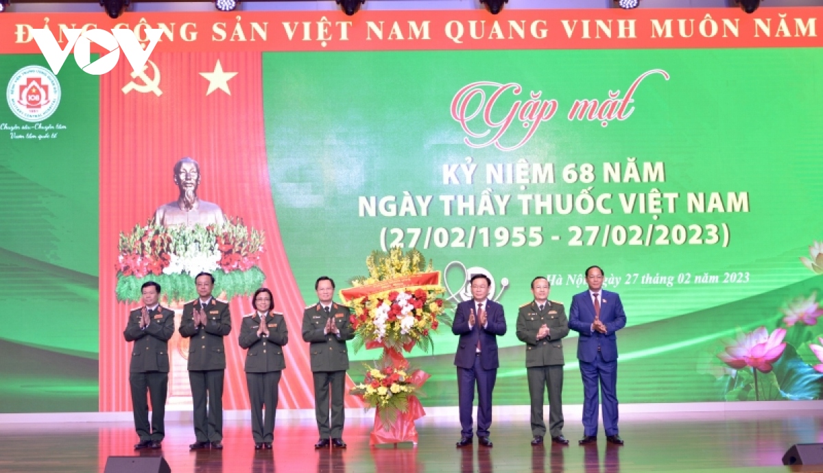 chu tich quoc hoi tham, chuc mung benh vien trung uong quan doi 108 nhan ngay 27 2 hinh anh 2