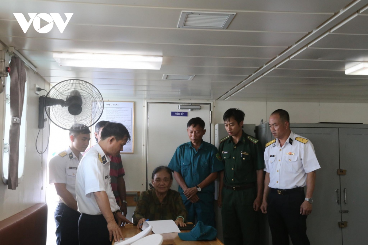vung 4 hai quan ban giao ngu dan cho gia dinh va dia phuong hinh anh 3