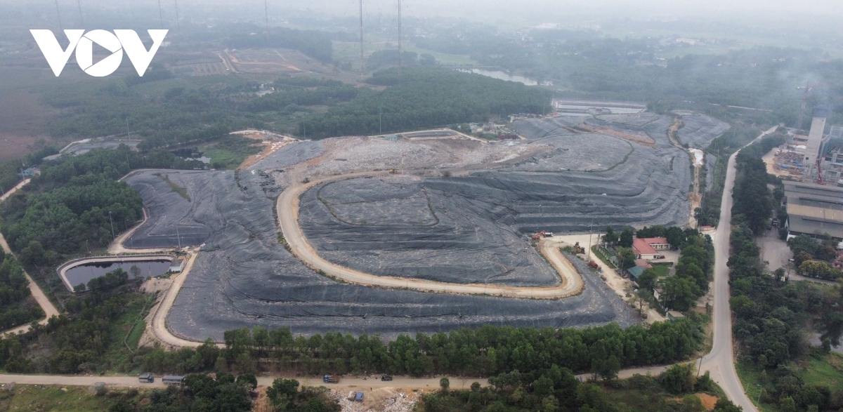 so tn mt ha noi len tieng ve viec nguoi dan chan xe cho rac vao khu xu ly xuan son hinh anh 1