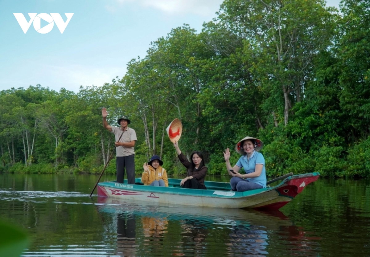 Diem hut khach cua du lich Dat mui, ca mau hinh anh 2
