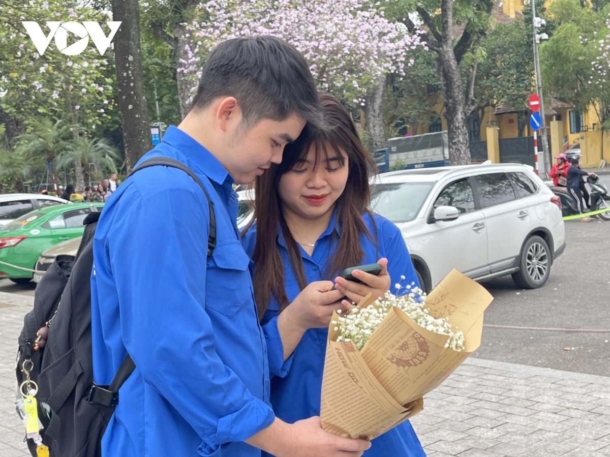 ngan ngo truoc ve dep cua mua hoa thang 2 o ha noi hinh anh 5