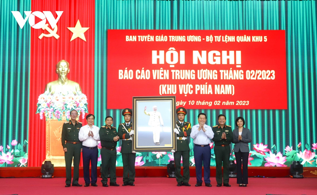 truong ban tuyen giao trung uong du hoi nghi bao cao vien khu vuc phia nam hinh anh 3