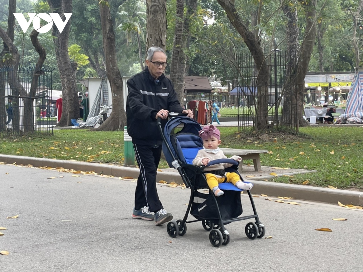 tai dien tinh trang cho tha rong khong ro mom tai cong vien thong nhat hinh anh 6