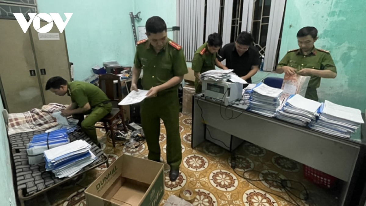 khoi to, bat tam giam mot so can bo trung tam dang kiem Da nang hinh anh 1