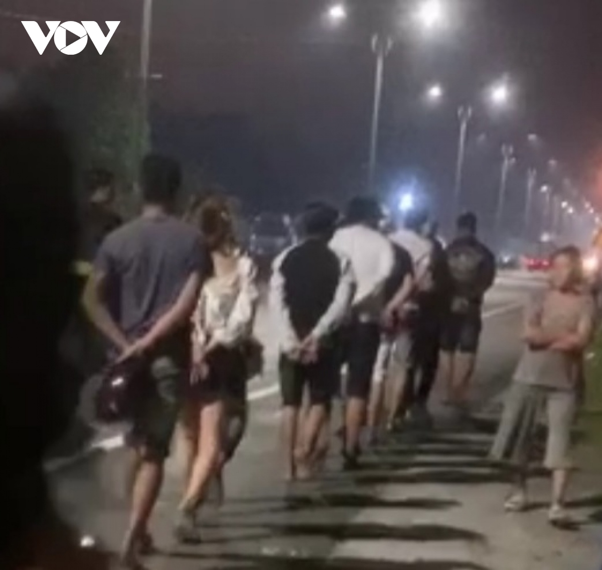 tien giang bat giu hang chuc doi tuong to chuc dua xe trai phep tren quoc lo 1 hinh anh 2