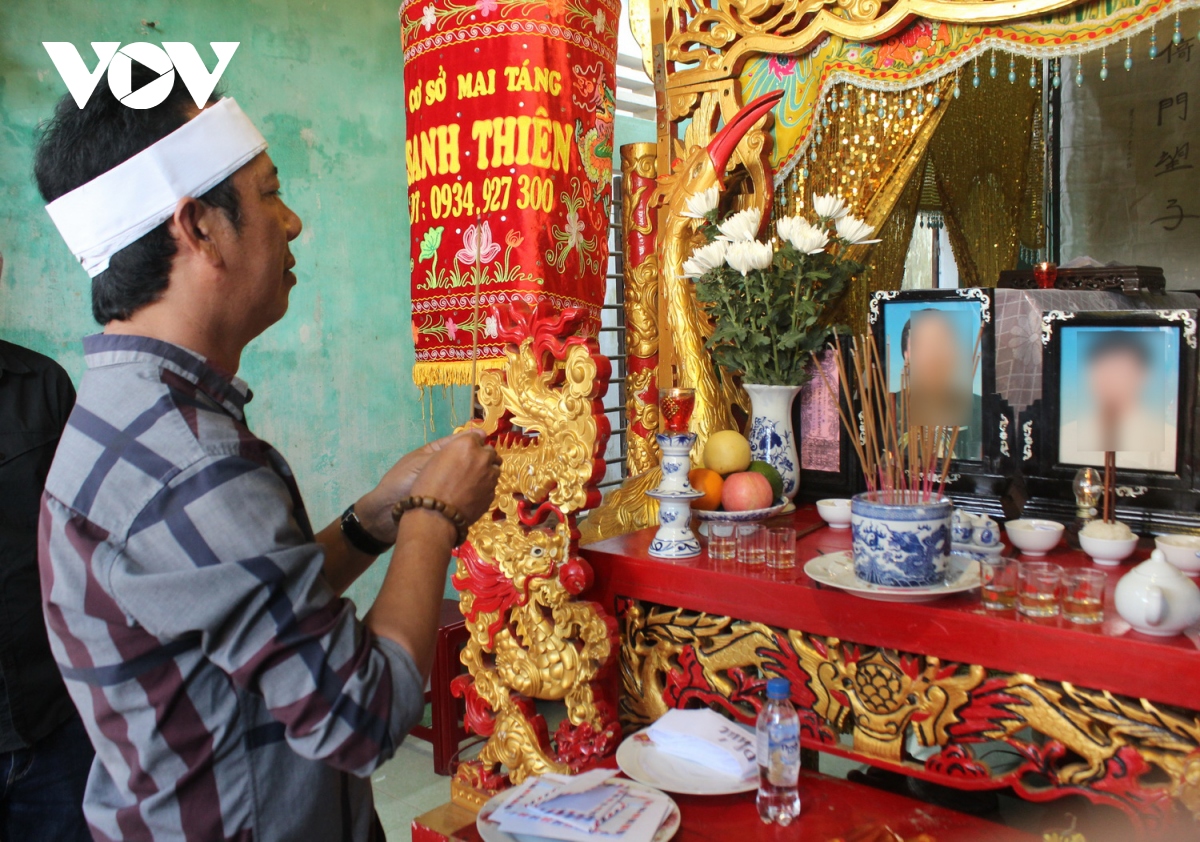 vu tai nan tham khoc o quang nam xot xa canh chong mat ca vo va con trai duy nhat hinh anh 1