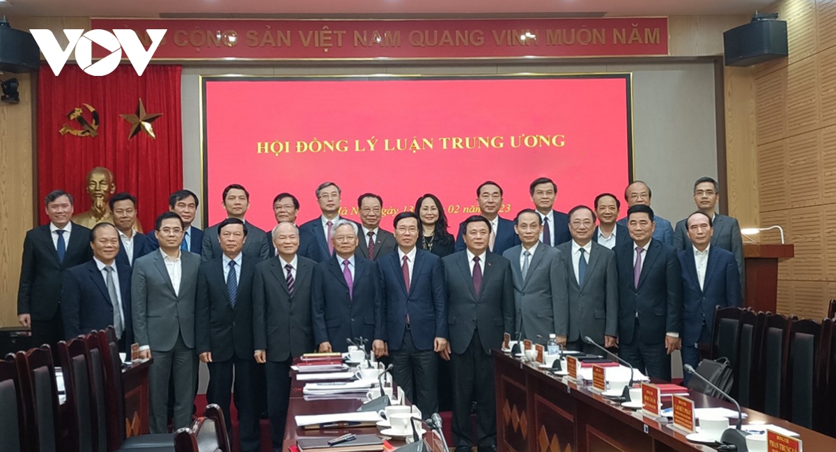 Ong vo van thuong lam viec voi hoi dong ly luan trung uong hinh anh 1