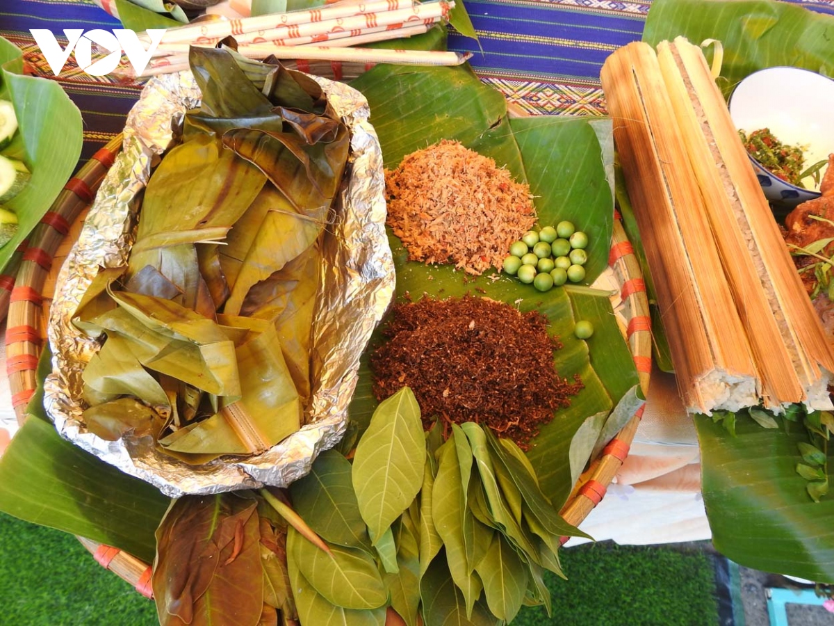 cuon hut voi gan 150 mon am thuc dac sac kon tum hinh anh 3