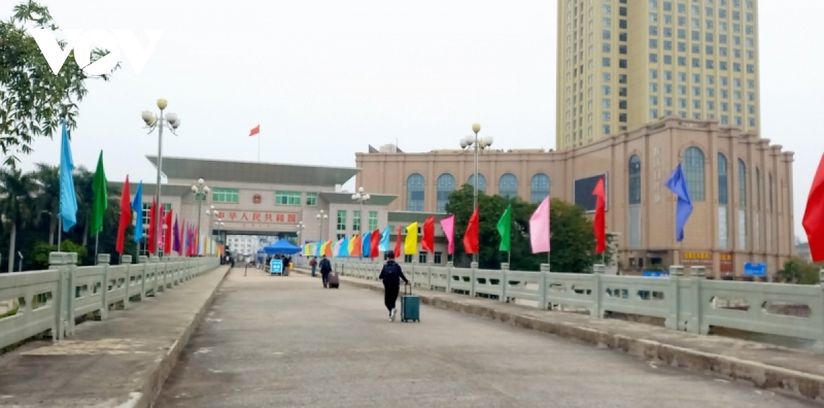 cua khau bac luan i hoat dong tro lai sau thoi gian gian doan vi covid-19 hinh anh 1