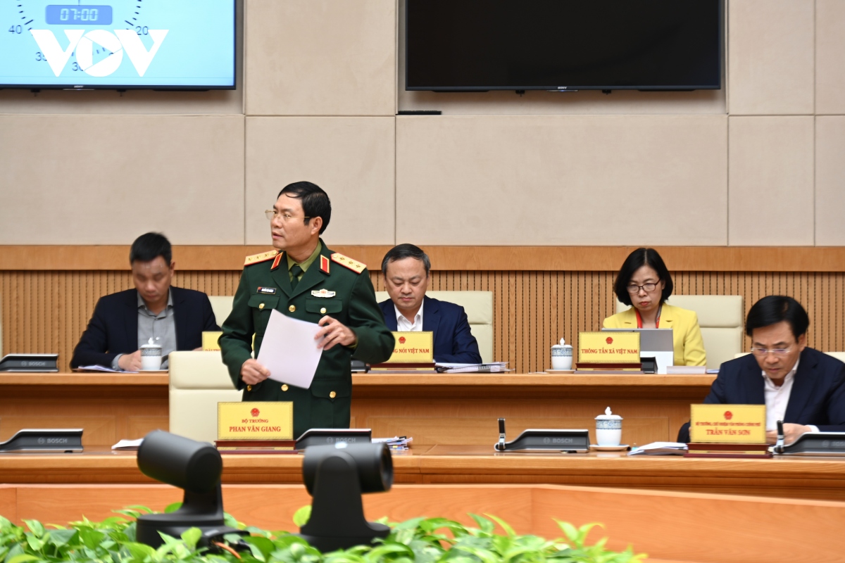 thu tuong khong it vuong mac ve the che dang dat ra hinh anh 3