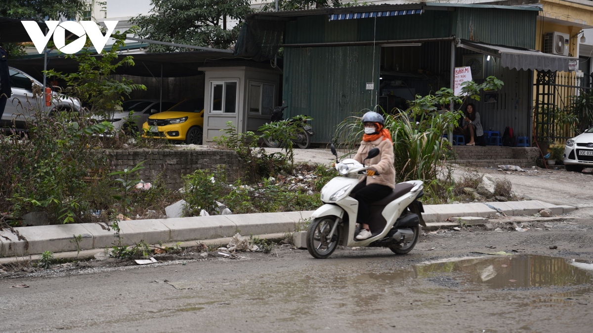 Duong thi cong do dang o ha noi nhu giang bay nguoi di duong hinh anh 14