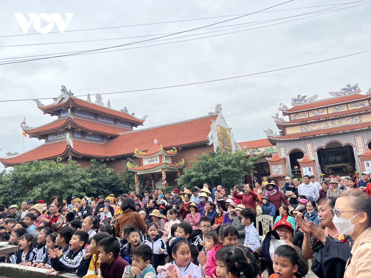 tung bung le hoi dua thuyen rong tren dao cat hai hinh anh 9