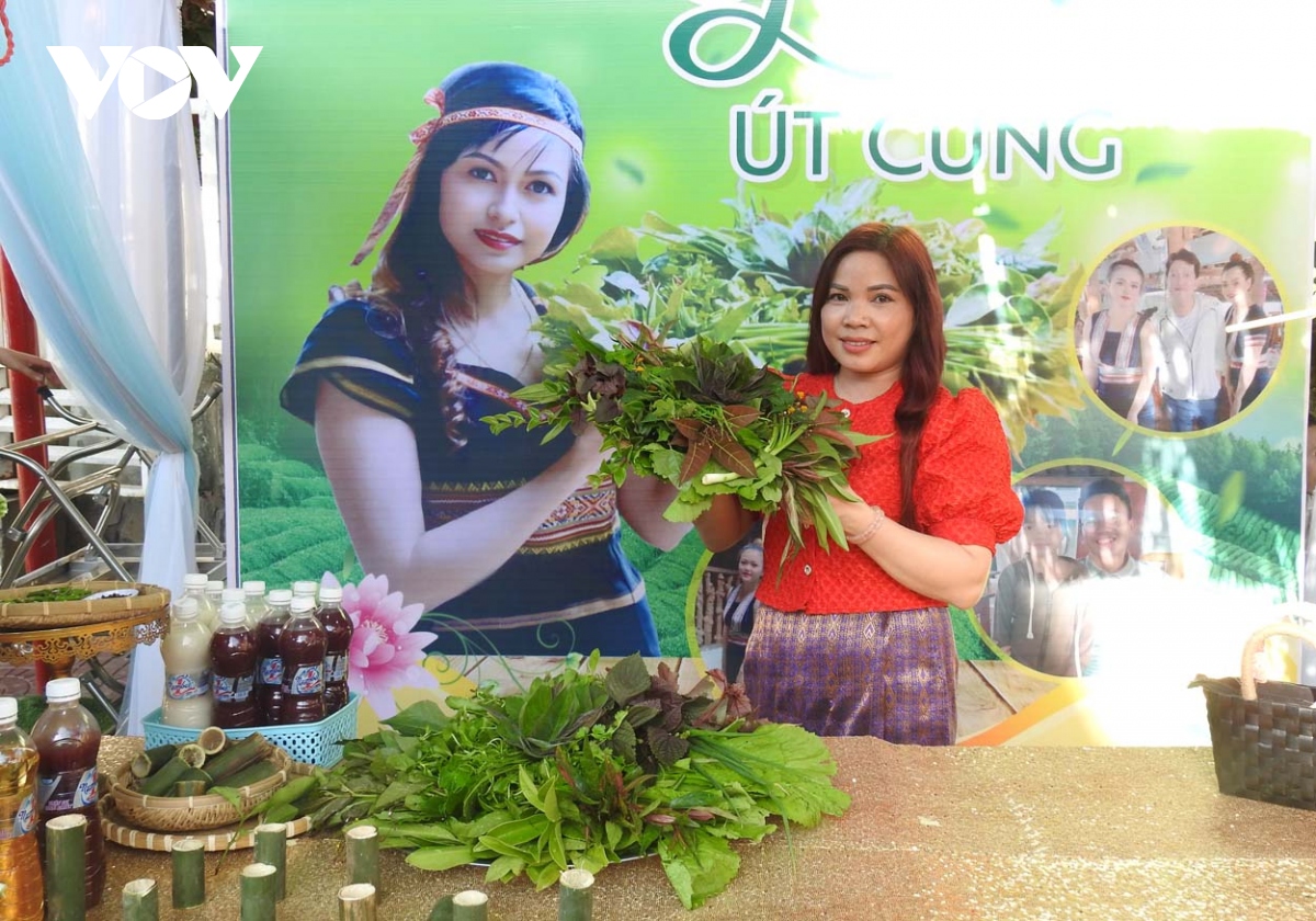 cuon hut voi gan 150 mon am thuc dac sac kon tum hinh anh 4