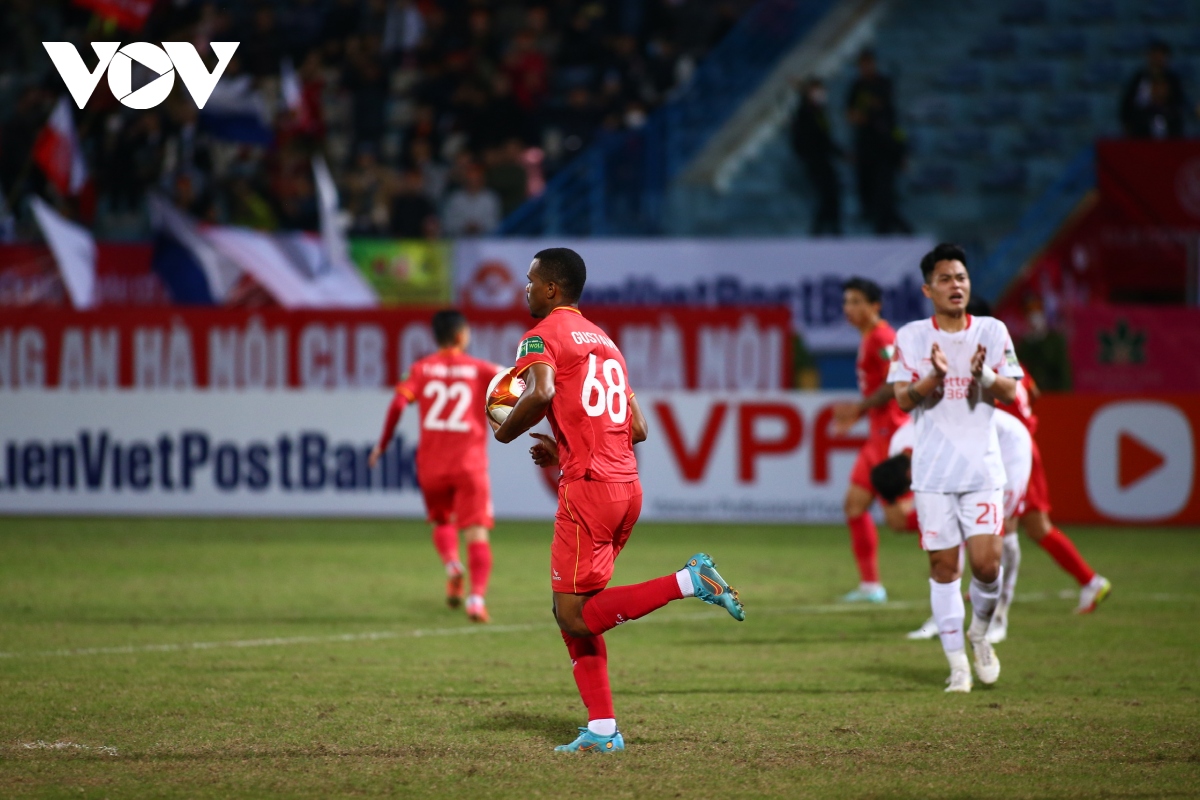 bui tien dung la tam diem, viettel fc thang kich tinh clb cong an ha noi hinh anh 9