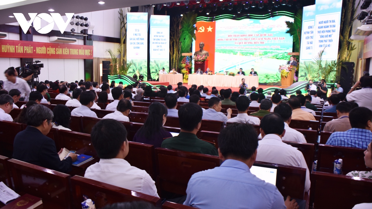 Ong huynh tan phat la mot tri thuc lon, tai ba hinh anh 1