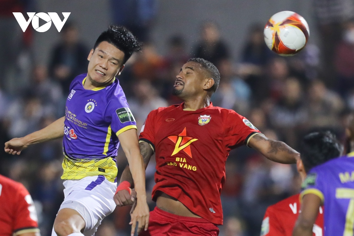 van quyet va hung dung toa sang, ha noi fc thang nhoc ha tinh hinh anh 1