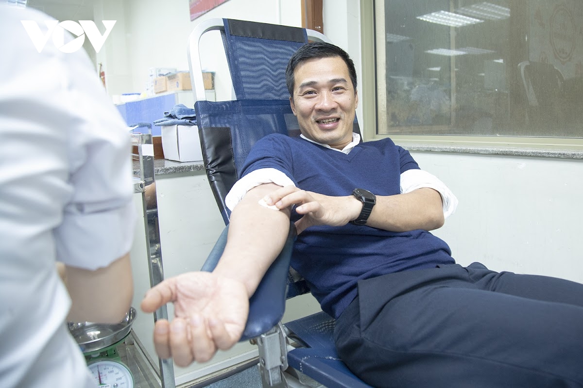 cap doi tang nhau qua valentine la so do hien mau hinh anh 10