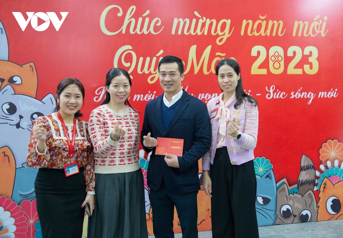 cap doi tang nhau qua valentine la so do hien mau hinh anh 12