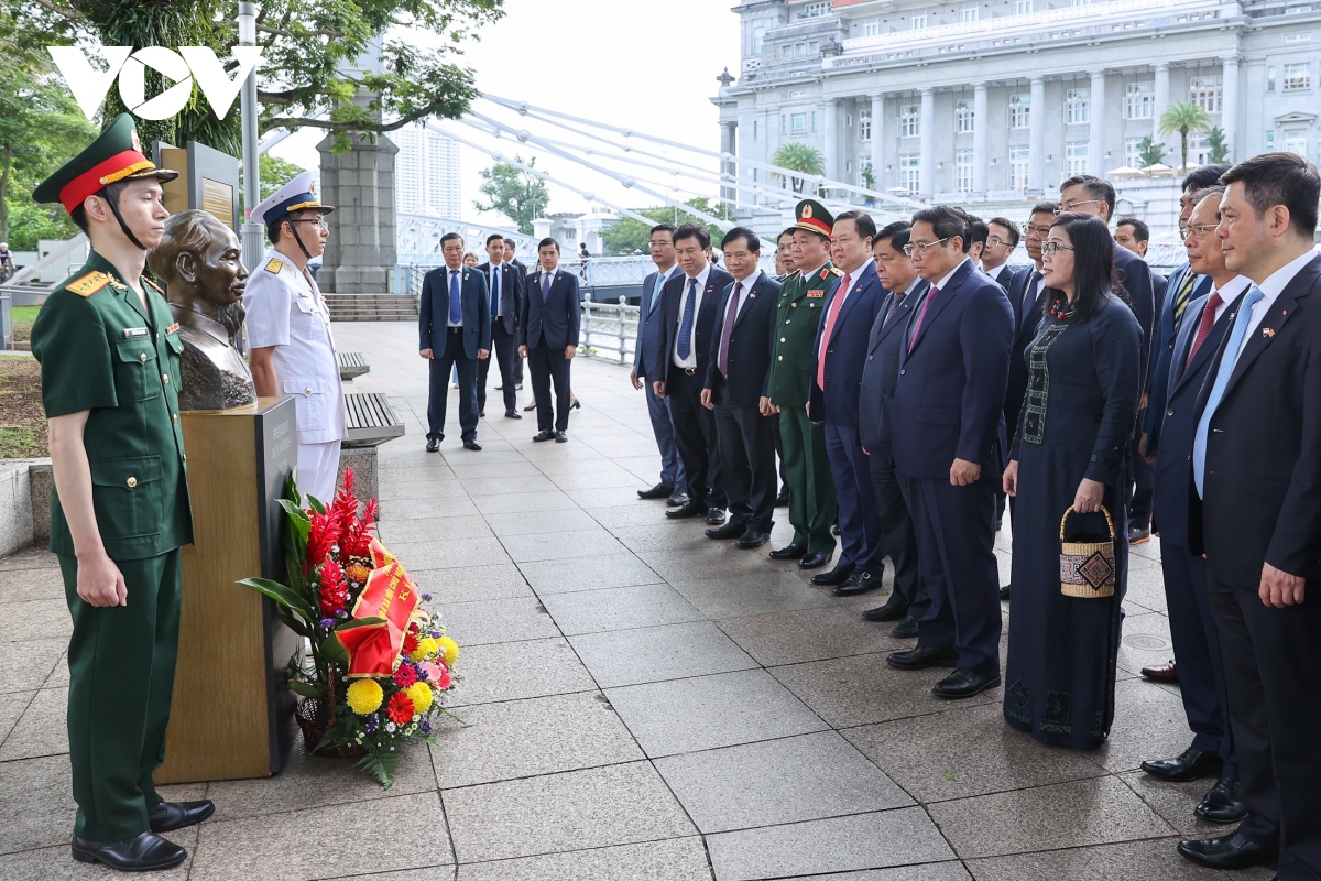thu tuong va phu nhan dang hoa tai tuong dai chu tich ho chi minh o singapore hinh anh 3