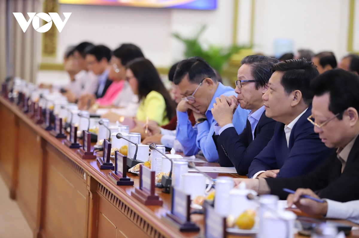 tp.hcm can day manh cai cach hanh chinh, go kho cho doanh nghiep hinh anh 2