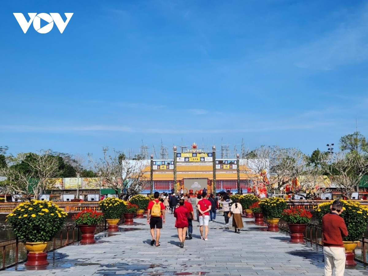 thua thien hue kich cau du lich toan dien, ket noi thu hut khach tro lai hinh anh 2