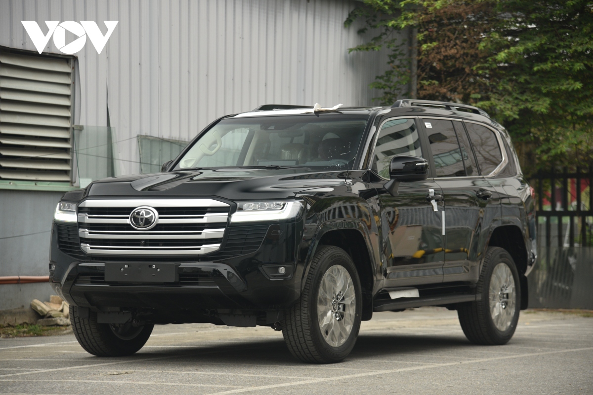 toyota land cruiser 2023 nang cap nhe, tang gia ban hinh anh 1