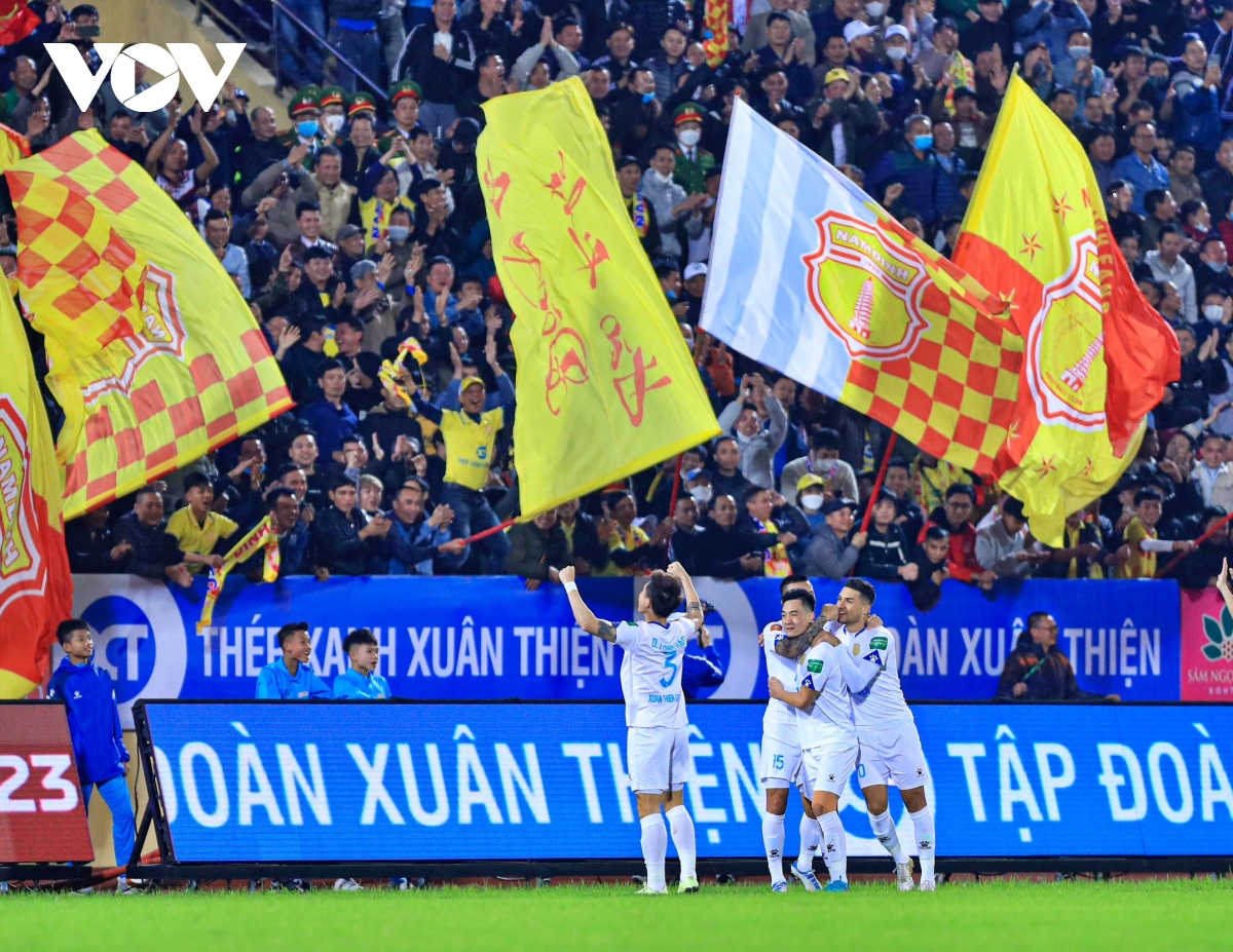 tran nam Dinh 2-2 hagl lap ky luc o v-league 2023 hinh anh 1
