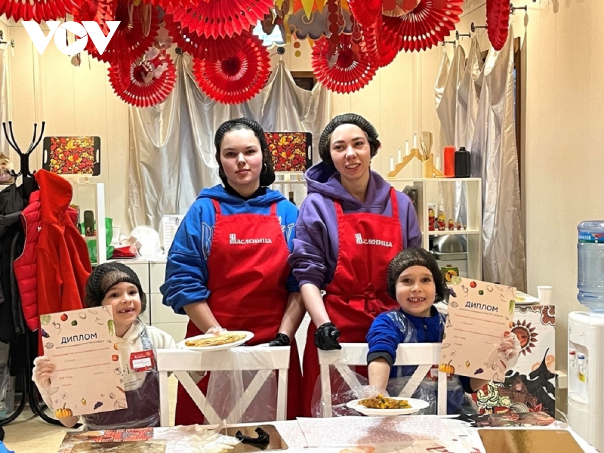 le tien mua Dong - don mua xuan mang niem vui den cho nguoi dan nga hinh anh 5