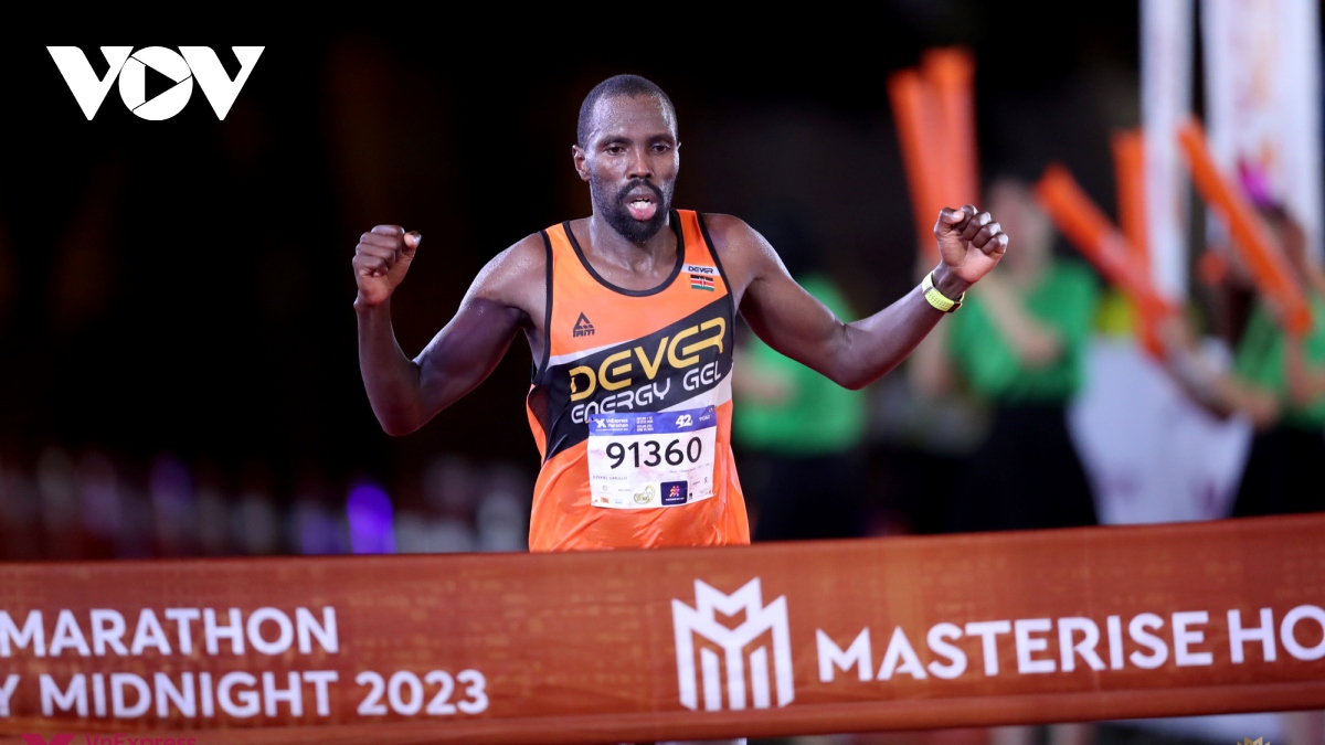 vDv nguoi kenya ve nhat giai vnexpress marathon ho chi minh city midnight hinh anh 1