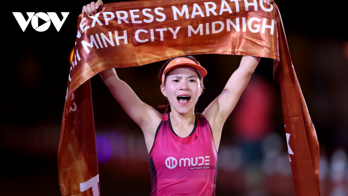 vDv nguoi kenya ve nhat giai vnexpress marathon ho chi minh city midnight hinh anh 2