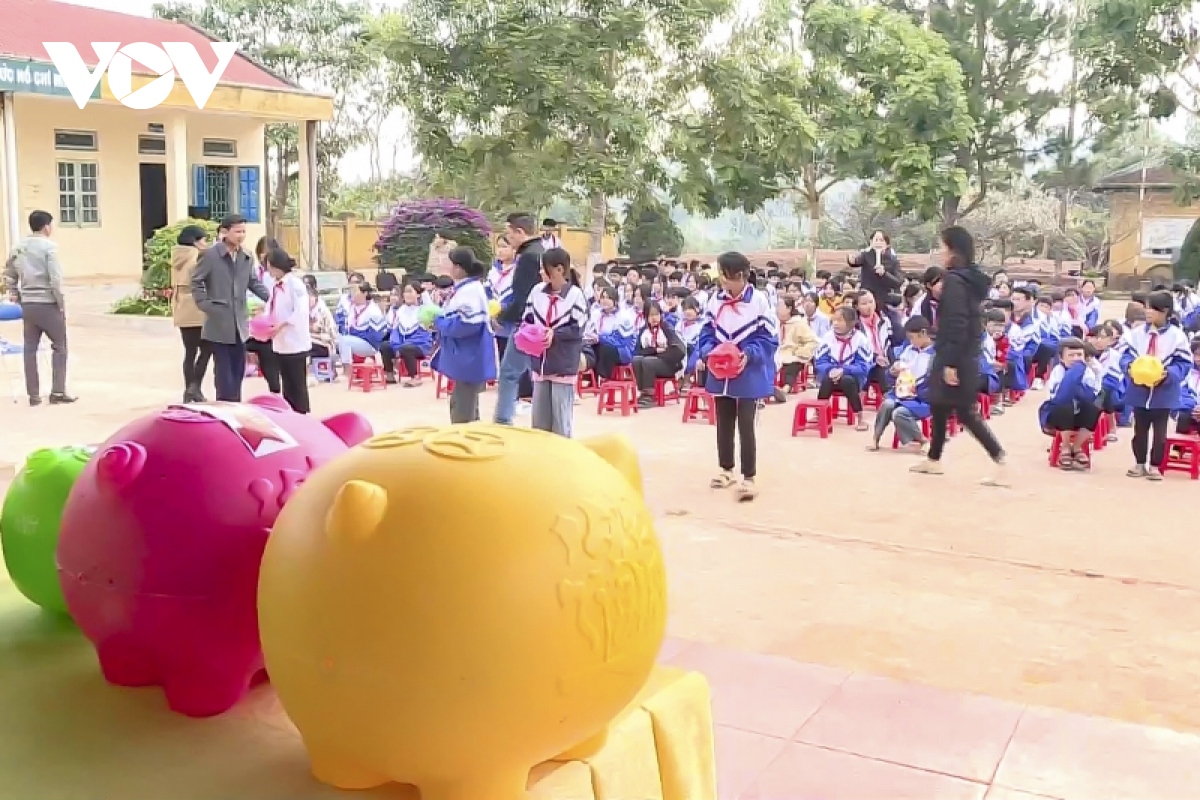 tiet kiem 2.000 dong - phong trao y nghia cho giao duc vung kho nam po Dien bien hinh anh 3