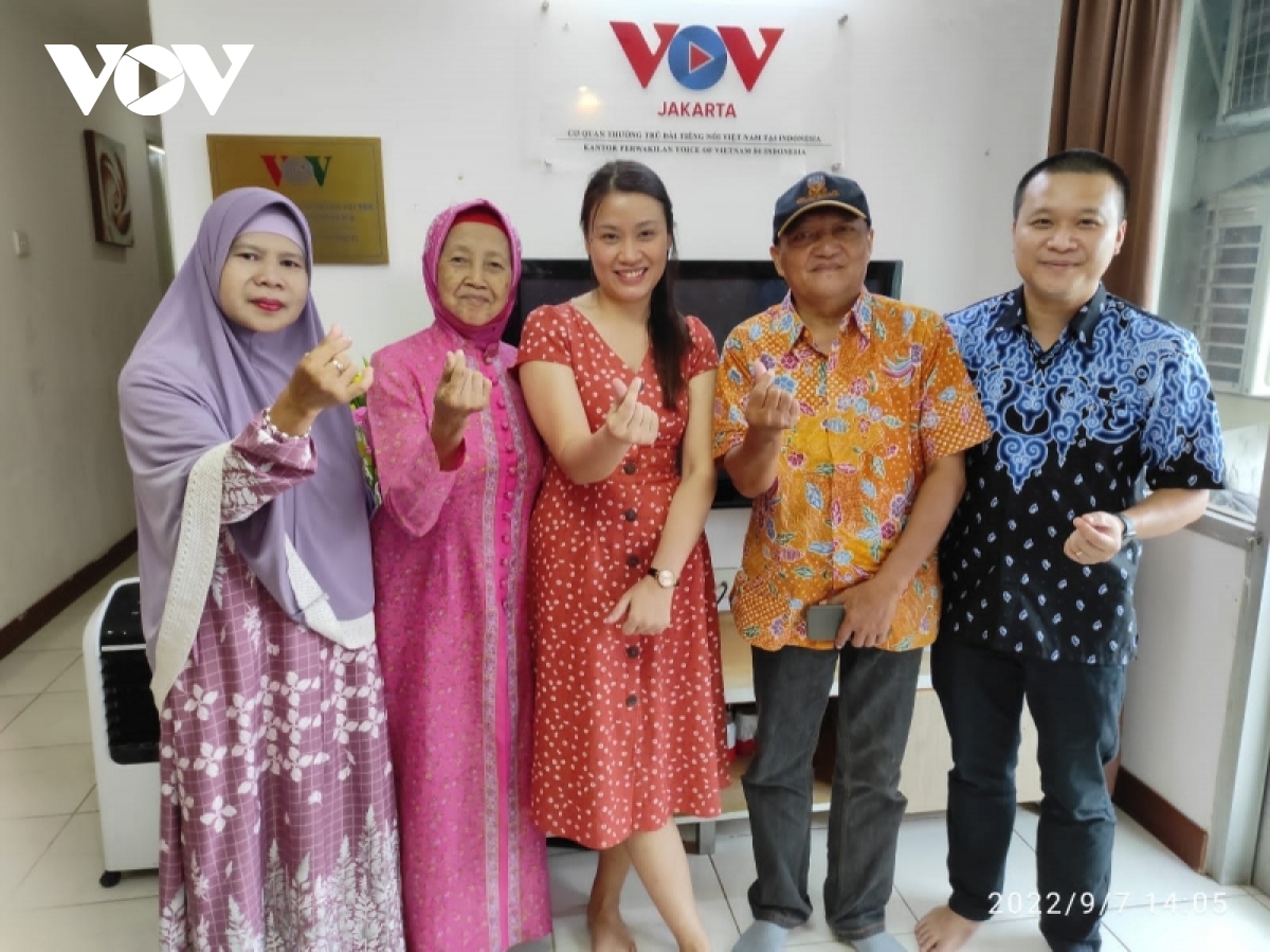 thinh gia indonesia vov la cau noi huu nghi, doan ket va thuc day hoa binh hinh anh 2