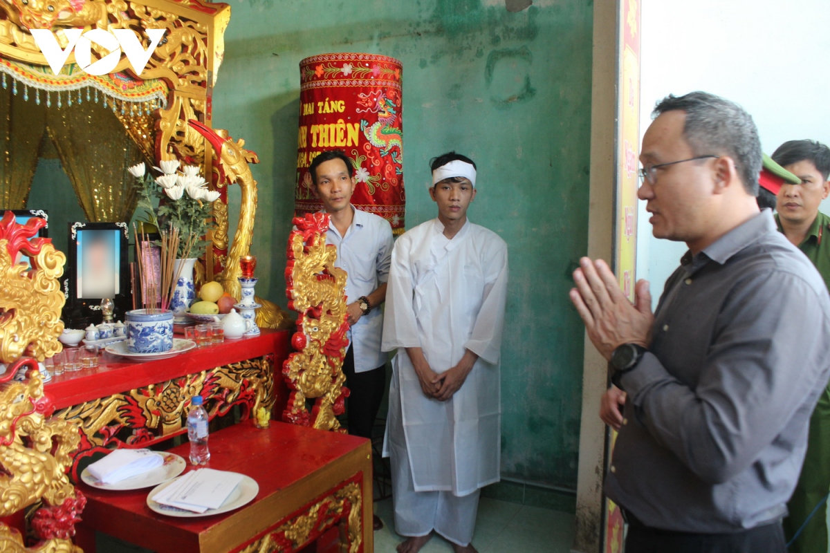 vu tai nan tham khoc o quang nam xot xa canh chong mat ca vo va con trai duy nhat hinh anh 5