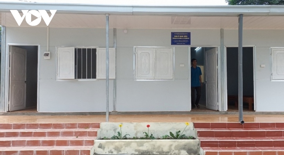 tien do xay dung nha cong vu giao vien mien nui quang tri con cham hinh anh 2