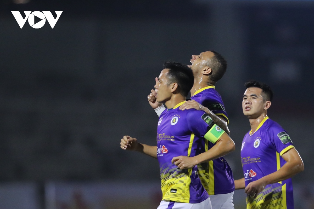 van quyet va hung dung toa sang, ha noi fc thang nhoc ha tinh hinh anh 4