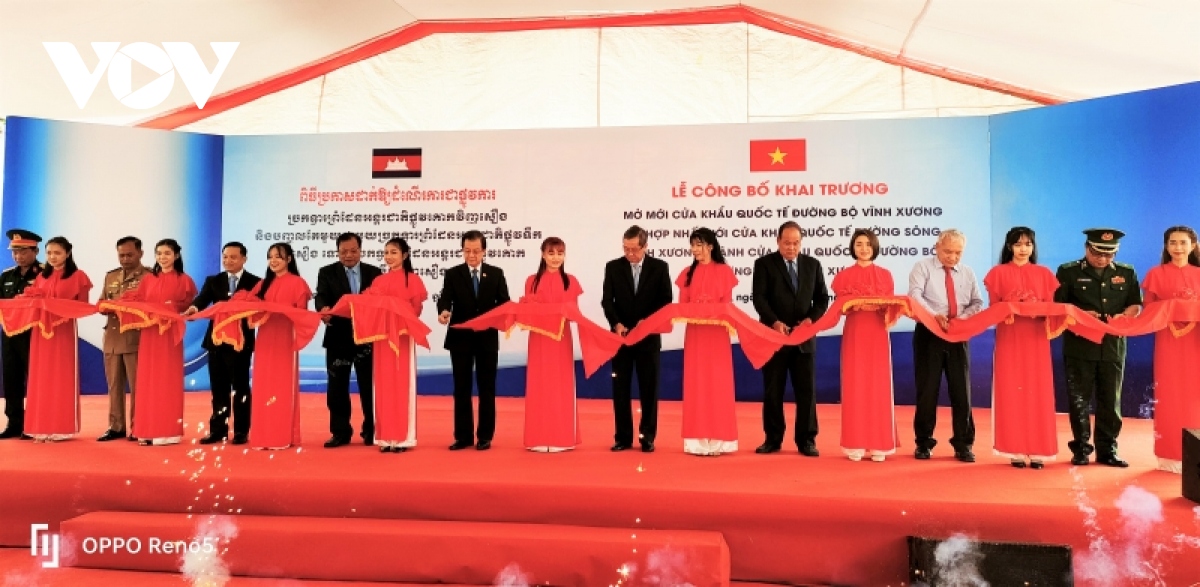 khai truong cua khau quoc te duong song, duong bo vinh xuong-kaorm samnor hinh anh 1