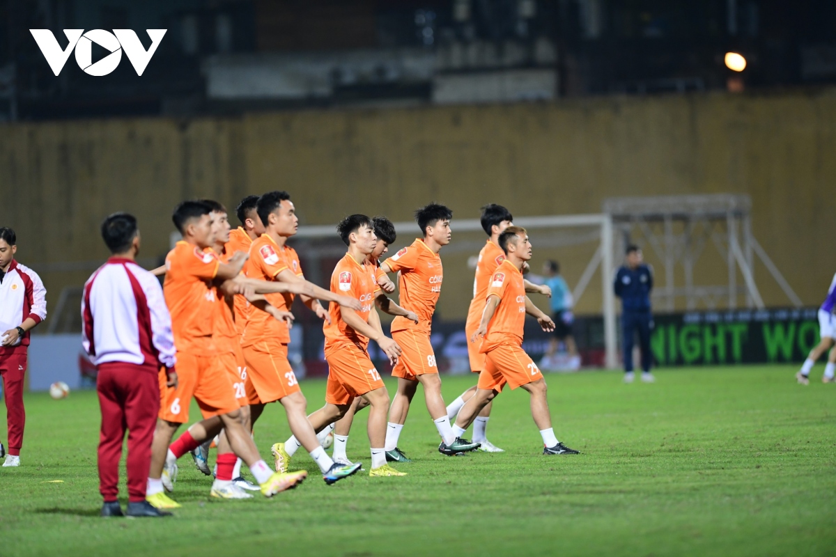 van quyet ruc sang, DkvD ha noi fc thang thuyet phuc ung vien vo dich cong an ha noi hinh anh 3