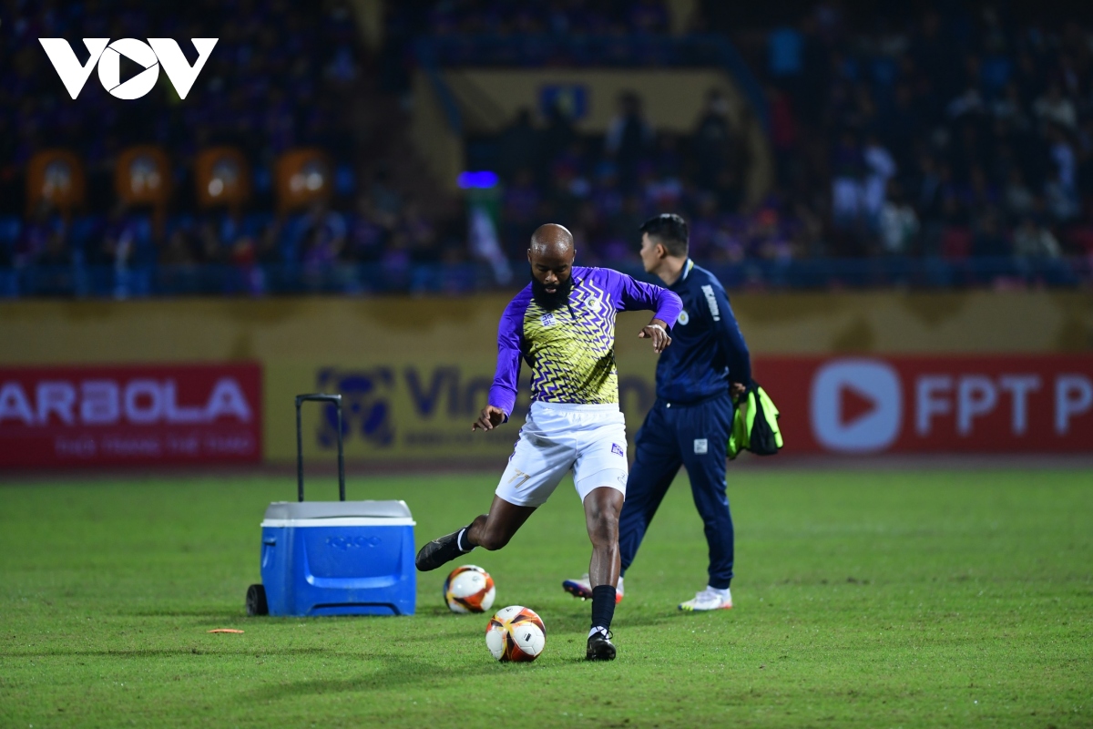 van quyet ruc sang, DkvD ha noi fc thang thuyet phuc ung vien vo dich cong an ha noi hinh anh 7