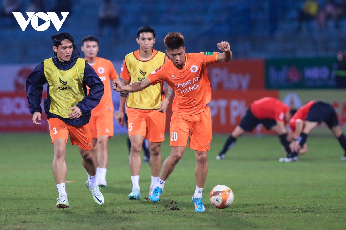 van quyet ruc sang, DkvD ha noi fc thang thuyet phuc ung vien vo dich cong an ha noi hinh anh 4