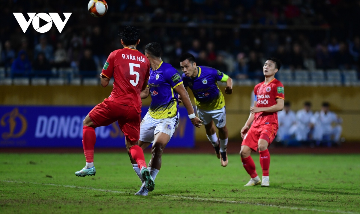 toan canh ha noi fc 2-0 clb cahn show dien cua van quyet hinh anh 4